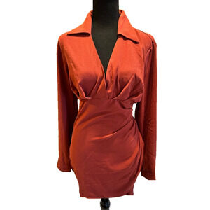 NWT RUST LONG SLEEVE DRESS WITH RUNCHED SIDE AND OPEN BACK DETAIL